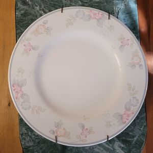 Floral salad plate